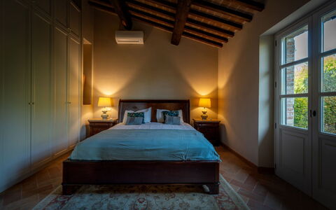 Villa Olivo: Cama, Mueble, Habitación, Diseño De Interiores, Sábana, Lecho, Piso, Suelo, Techo, Habitación