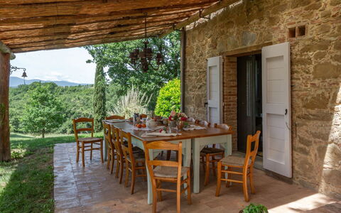 Casale le Fonti: Mueble, Madera, Cocina Y Comedor Mesa, Mesa, Silla, Casa, Mesa Al Aire Libre, Comedor, Cabaña, Casa De Campo