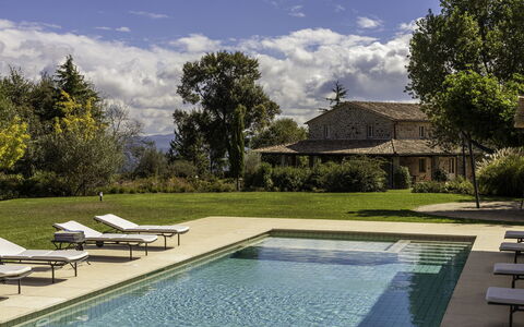 Podere Bella Vista: Piscina, Inmuebles, Jardín, Recurso, Mueble Para Exteriores, Casa De Campo, Paisajismo, Villa, Hacienda, Patio Interior
