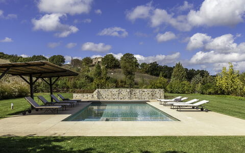 Podere Bella Vista: Piscina, Jardín, Cobertura Del Suelo, Mueble Para Exteriores, Paisajismo, Sombra, Losa, Césped, Patio Interior, Sunlounger