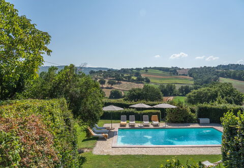 La Piccola Oasi: Piscina, Recurso, Jardín, Inmuebles, Paisajismo, Eco Hotel, Sunlounger, Mueble Para Exteriores, Villa, Patio Interior