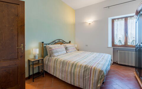 Agriturismo Agresto Apartments And Cottage, Pool,: Diseño De Interiores, Pared, Mueble, Madera, Piso, Techo, Habitación, Suelo, Habitación, Cama