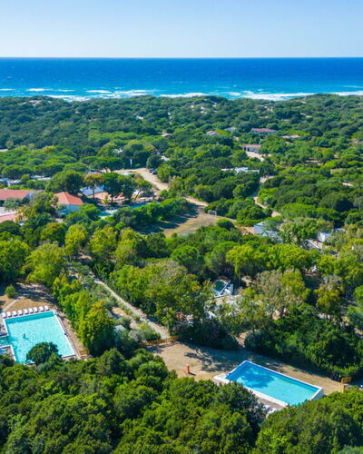Camping Baia Paradiso: Cordillera, Colina, Casa, Techo, Hill Station, Valle, Pueblo, Cabaña, Alpes, Cresta