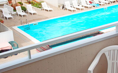 Marconi Seaside Residence, Pool, Wifi, Abruzzo: Piscina, Mueble Para Exteriores, Ocio, Recurso, Mueble, Sunlounger, Vacaciones, Hotel, Silla, Centro De Ocio