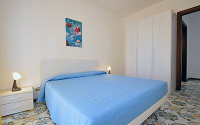 Bilocale 1 della Rosa Seaside Abruzzo: Suelo, Piso, Diseño De Interiores, Mueble, Habitación, Habitación, Sábana, Cama, Lecho, Departamento