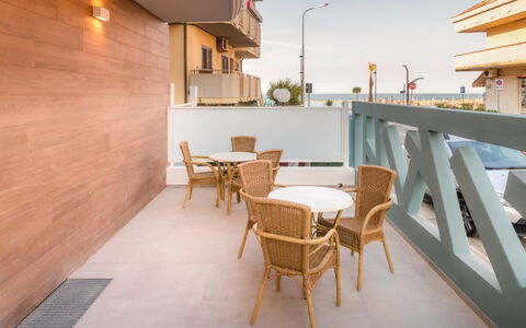 Residence Near The Sea - Abruzzo: Departamento, Balcón, Diseño Urbano, Condominio, Sombra, Hotel