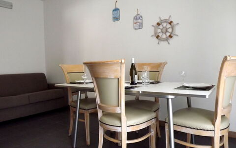 Residence Near The Sea - Abruzzo: Mueble, Diseño De Interiores, Madera, Piso, Mesa, Comedor, Silla, Cocina Y Comedor Mesa, Suelo, Habitación