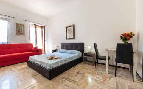 Gallipoli Apartment Ac, Seaside: Mueble, Diseño De Interiores, Piso, Suelo, Madera, Habitación, Sofá, Techo, Mesa, Sala