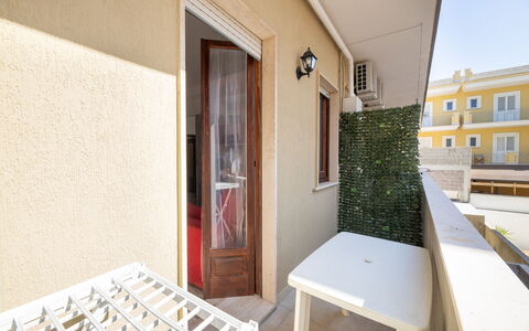 Gallipoli Apartment Ac, Seaside: Madera, Suelo, Piso, Manchas De Madera, Balcón, Loseta
