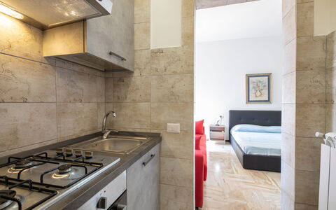 Gallipoli Apartment Ac, Seaside: Piso, Diseño De Interiores, Suelo, Mueble, Techo, Habitación, Casa, Departamento, Cocina, Gabinetes