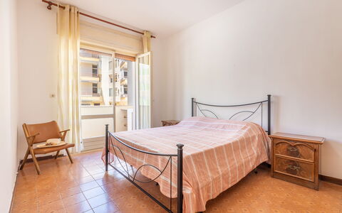Vico Apartment Balcony, Gallipoli: Piso, Diseño De Interiores, Suelo, Madera, Habitación, Mueble, Techo, Cama, Habitación, Suelos De Madera
