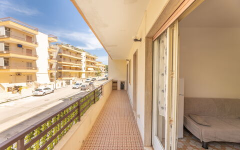Vico Apartment Balcony, Gallipoli: Departamento, Condominio, Balcón, Estacionamiento