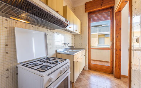 Giovanni Apartment In Gallipoli, Ac, Seaside: Pared, Madera, Departamento, Casa, Habitación, Manchas De Madera, Electrodoméstico, Cocina, Pintar, Diseño