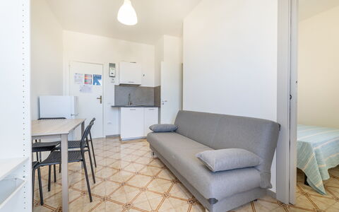 Sea View Apartment, Ac Gallipoli: Diseño De Interiores, Piso, Suelo, Mueble, Habitación, Departamento, Silla, Escritorio, Sala