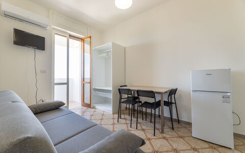 Sea View Apartment, Ac Gallipoli: Piso, Suelo, Diseño De Interiores, Mueble, Madera, Departamento, Techo, Habitación, Casa, Suelos De Madera