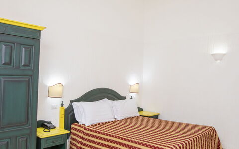 Nature & Country Resort Near The sea: Mueble, Piso, Suelo, Diseño De Interiores, Techo, Habitación, Habitación, Marco De La Cama, Cama, Departamento