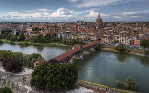 Lory House: Agua, Cuerpo De Agua, Los Recursos Hídricos, Camino Acuático, Ciudad, Barrio Residencial, Banco, Área Urbana, Corriente De Agua, Paisaje