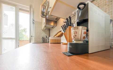 Lory House: Diseño De Interiores, Piso, Aparato De Cocina, Mueble, Mostrador, Cocina, Electrodoméstico, Pequeños Electrodomésticos, Manchas De Madera, Planta De Casa