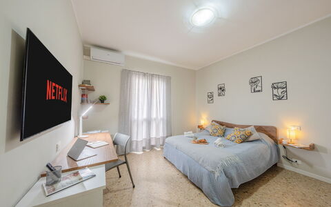 Lory House: Diseño De Interiores, Mueble, Cama, Habitación, Techo, Habitación, Suelo, Piso, Sábana, Lecho
