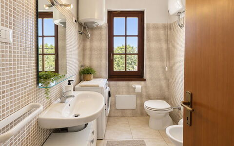 Villasimius 674: Arreglo De Tubería, Baño, Lavabo Del Baño, Diseño De Interiores, Asiento Del Baño, Baño, Piso, Lavabo, Suelo, Grifo