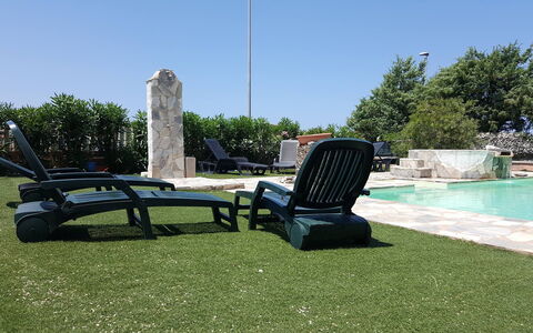 Residenza Agnese Sardegna: Mueble Para Exteriores, Césped, Jardín, Sombra, Césped Artificial, Yarda, Patio Interior, Paisajismo, Silla