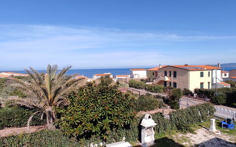 Residenza Agnese Sardegna: Cielo, Azul, Horizonte, Mar, Oceano, Costa, Balcón, Inmuebles, Paisajismo, Recurso