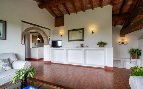 In the Heart of Chianti, Pool, Wifi, View - Lillia: Mueble, Diseño De Interiores, Techo, Piso, Suelo, Encendiendo, Habitación, Marco, Casa, Sala