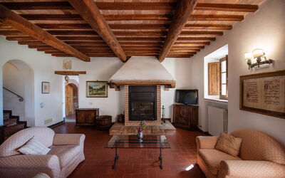Green Hill Apartment In Tuscan Countryside
