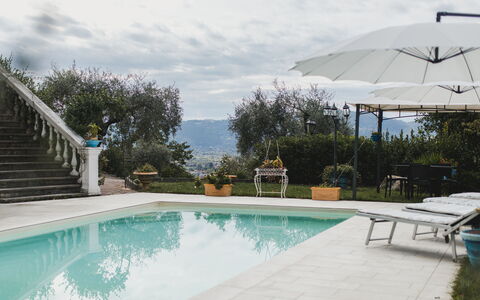Villa Vernazza: Piscina, Ocio, Mueble Para Exteriores, Recurso, Maceta, Losa, Ciudad De Vacaciones, Paraguas, Vacaciones, Planta De Casa