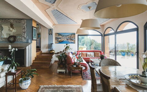 Villa Vernazza: Mueble, Diseño De Interiores, Mesa, Sofá, Silla, Sala, Planta De Casa, Mesa De Café, Manchas De Madera