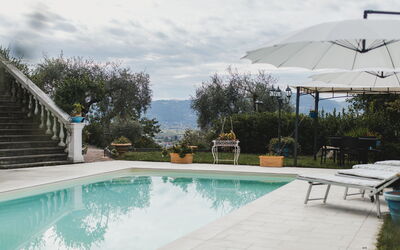 Villa Vernazza: Piscina, Ocio, Mueble Para Exteriores, Recurso, Maceta, Losa, Ciudad De Vacaciones, Paraguas, Vacaciones, Planta De Casa