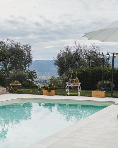 Villa Vernazza: Piscina, Ocio, Mueble Para Exteriores, Recurso, Maceta, Losa, Ciudad De Vacaciones, Paraguas, Vacaciones, Planta De Casa