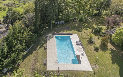 Cottage Monti Pet Friendly With Shared Pool: Piscina, Jardín, Paisajismo, Sombra, Recurso, Inmuebles, Patio Interior, Hojas Perennes, Eco Hotel, Fuente De Agua