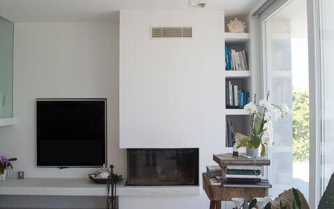 Villa Rosa Del Mare: Mueble, Diseño De Interiores, Piso, Pared, Suelo, Madera, Sala, Techo, Casa, Habitación