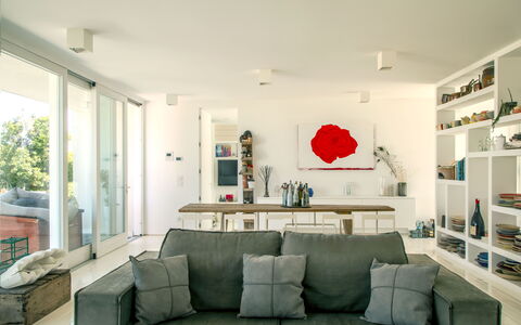 Villa Rosa Del Mare: Mueble, Diseño De Interiores, Piso, Sofá, Suelo, Pared, Habitación, Sala, Techo, Mesa