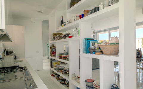Villa Rosa Del Mare: Diseño De Interiores, Mueble, Estante, Estantería, Techo, Piso, Cocina, Casa, Suelo, Encendiendo