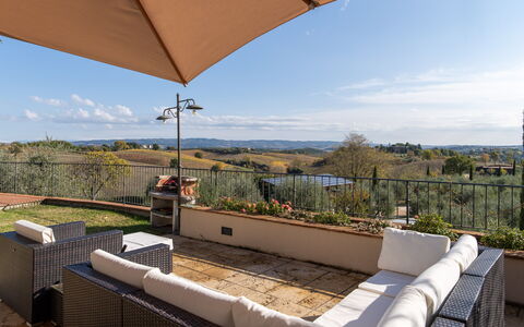 Villa L'elsa Beautiful Country Home With View: Mueble, Silla, Mesa, Mueble Para Exteriores, Sombra, Mesa Al Aire Libre, Eco Hotel, Cocina Y Comedor Mesa, Patio, Balcón