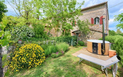 Podere Lorena, 13Th-Century Farmhouse in the Monta