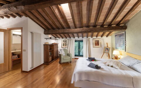 Casale del Timignano, Private Villa with Huge Gard: Mueble, Diseño De Interiores, Cama, Habitación, Pared, Piso, Techo, Madera, Suelo, Habitación