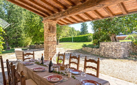 Casale del Timignano, Private Villa with Huge Gard: Mueble, Jardín, Cocina Y Comedor Mesa, Silla, Sombra, Mueble Para Exteriores, Paisajismo, Inmuebles, Hacienda, Yarda