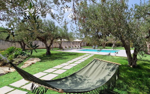 Villa Virginia: Piscina, Mueble, Recurso, Mueble Para Exteriores, Sombra, Jardín, Patio Interior, Eco Hotel, Silla, Yarda