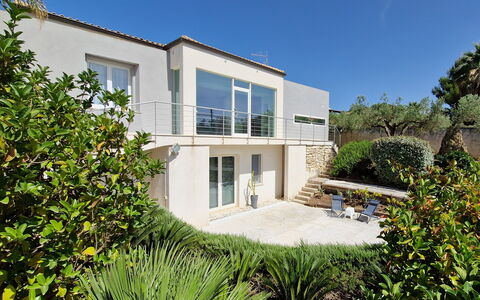 Villa Virginia: Barrio Residencial, Arbusto, Casa, Inmuebles, Balcón, Jardín, Villa, Paisajismo, Mansión, Hacienda