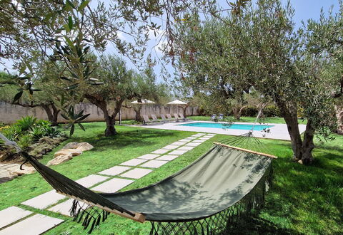 Villa Virginia: Piscina, Mueble, Recurso, Mueble Para Exteriores, Sombra, Jardín, Patio Interior, Eco Hotel, Silla, Yarda