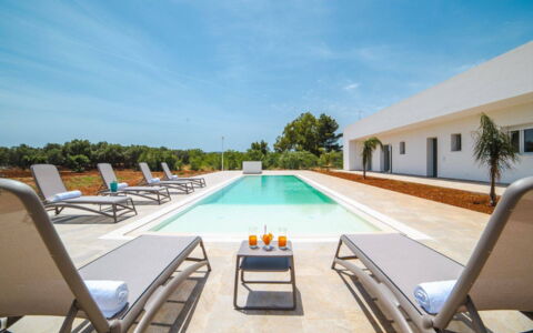 Villa Donnosanto a 5 Minuti Da Spiaggia. Ostuni 10: Azul, Material Compuesto, Piscina, Diseño, Paisajismo, Fenómeno Meteorológico, Recurso, Cúmulo, Hotel