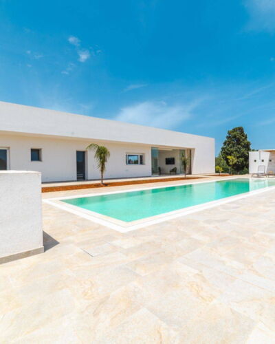 Villa Donnosanto a 5 Minuti Da Spiaggia. Ostuni 10: Hormigón, Diseño, Piscina, Loseta