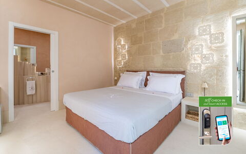 Corte Dei Granai Raro Rooms Collection: Diseño De Interiores, Piso, Suelo, Techo, Departamento, Habitación, Cama, Habitación, Almohada, Marco De La Cama