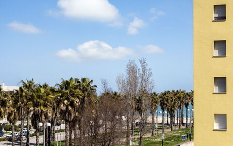 Suite Artemare: Tiempo De Día, Departamento, Barrio Residencial, Condominio, Diseño Urbano, Plantas Leñosas, Balcón