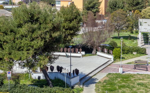 Suite Artemare: Árbol, Ciudad, Espacio Publico, Barrio Residencial, Barrio, Diseño Urbano, Asentamientos Humanos, Departamento, Condominio