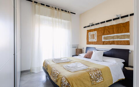 Suite Artemare: Cama, Mueble, Habitación, Diseño De Interiores, Lecho, Sábana, Pared, Suelo, Madera, Piso