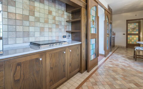 Villa Alessia Luxury: Piso, Diseño De Interiores, Madera, Cocina, Mostrador, Suelo, Techo, Gabinetes, Encendiendo, Mueble